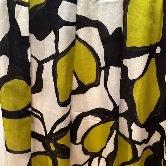 Flower silk skirt by Elegance one of the most ancient French fashion house. - Picture 4 of 6